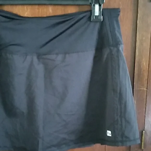 Black Athletic Skirt SKORT Sz M ☆ HIND Shorts - Picture 2 of 8